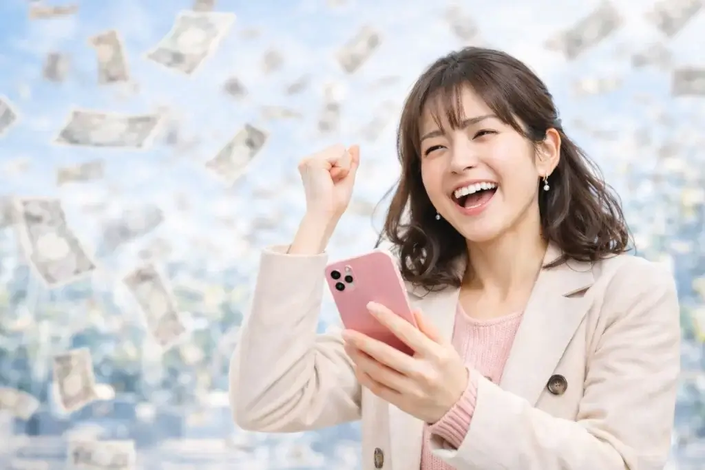 女性　スマホ　お金